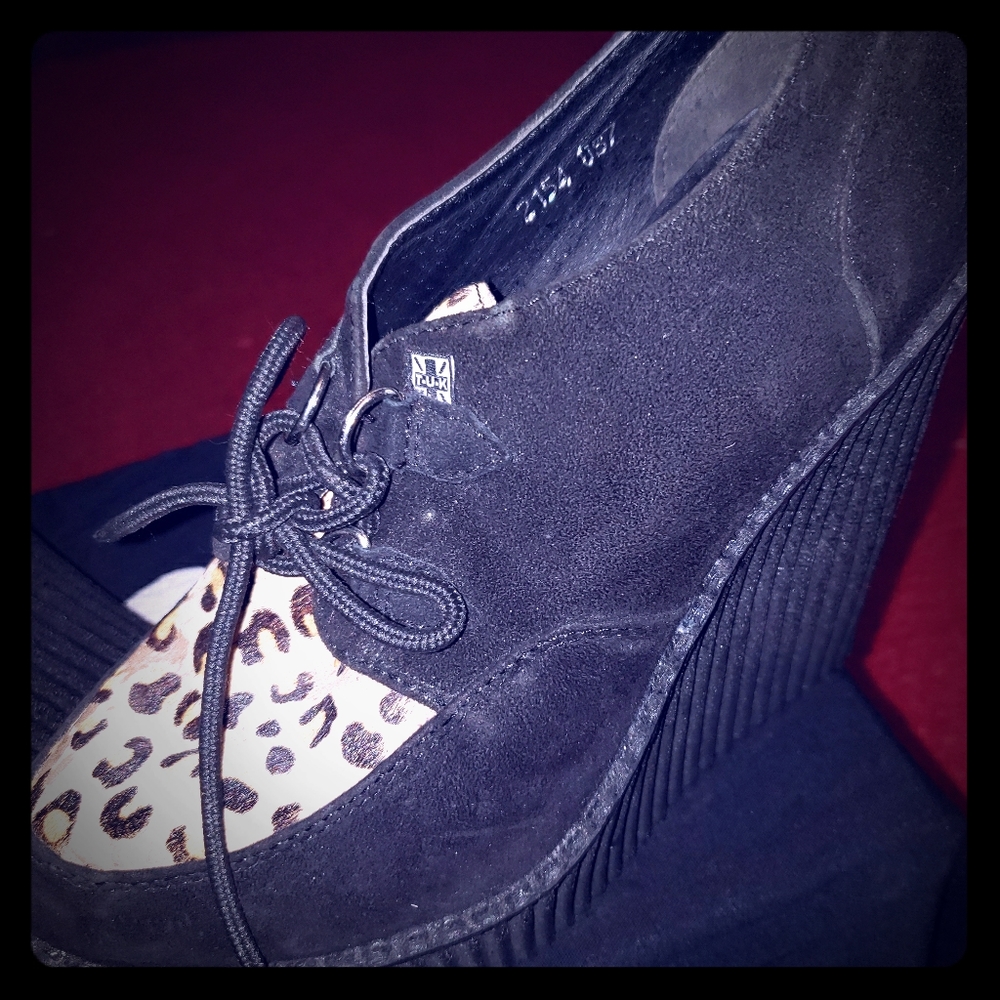 Tuk WEDGES